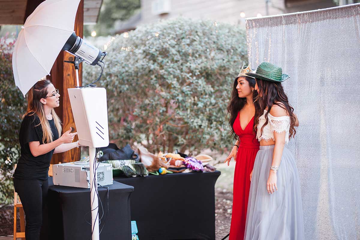 Learn What An Expert Has To Say On The Luxury Photo Booth Hire