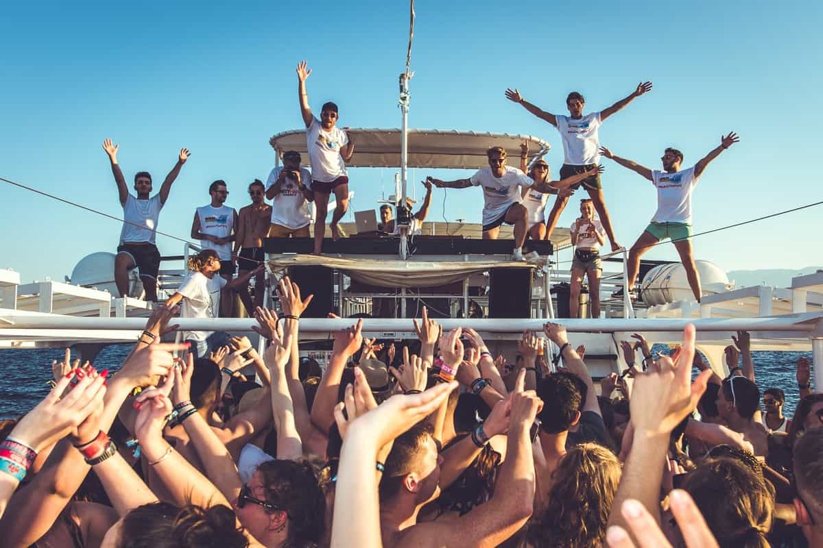 Individual Guide On Boat Party